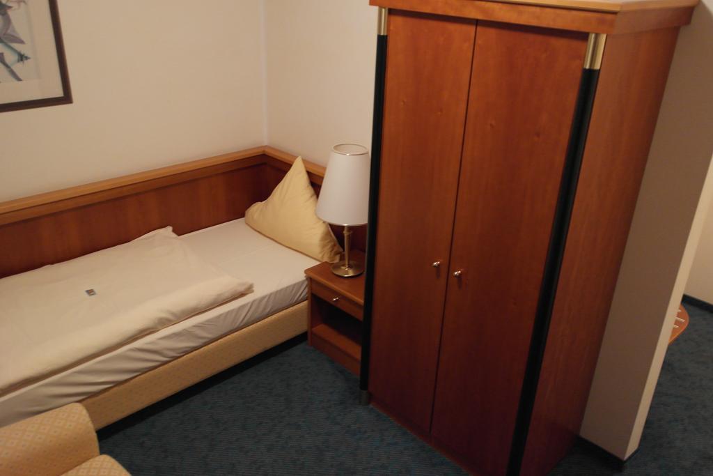 Hotel Jahnhaus Langenfeld  Oda fotoğraf