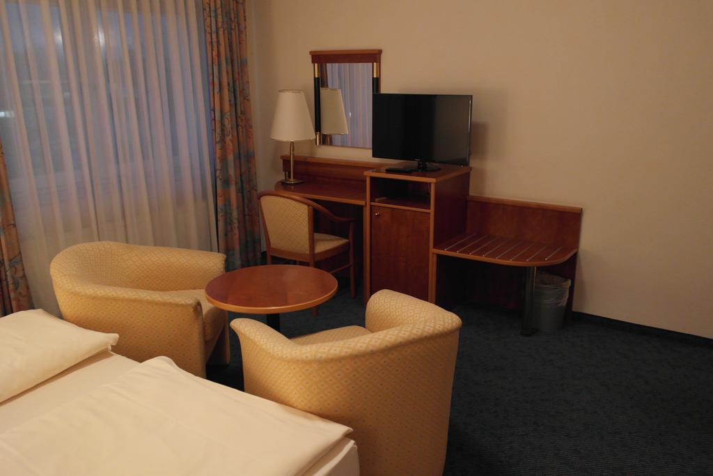 Hotel Jahnhaus Langenfeld  Oda fotoğraf