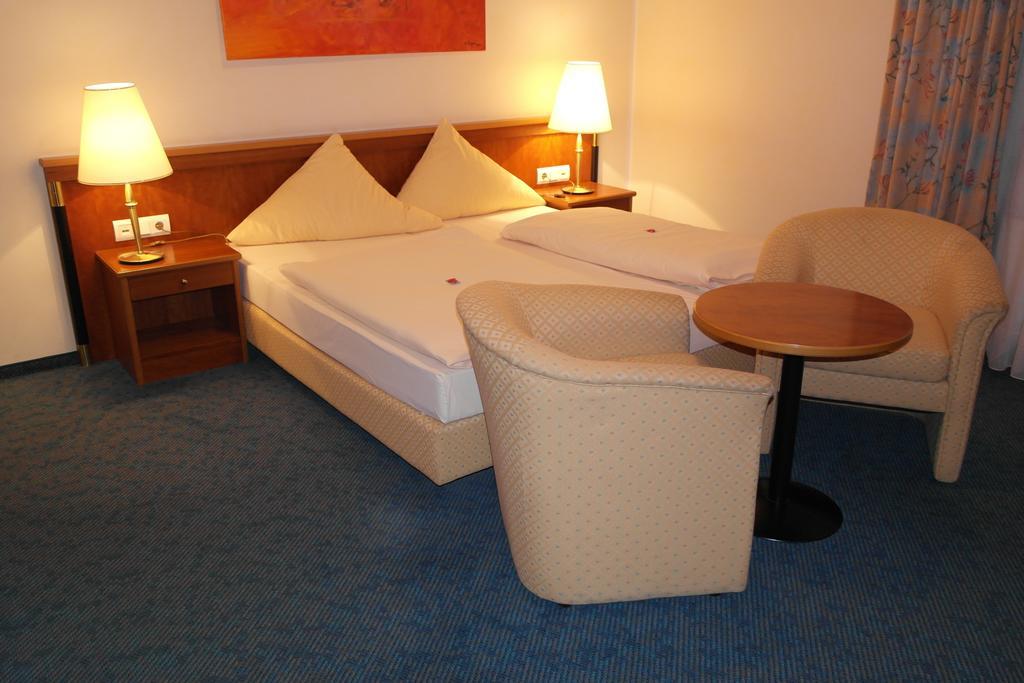 Hotel Jahnhaus Langenfeld  Oda fotoğraf